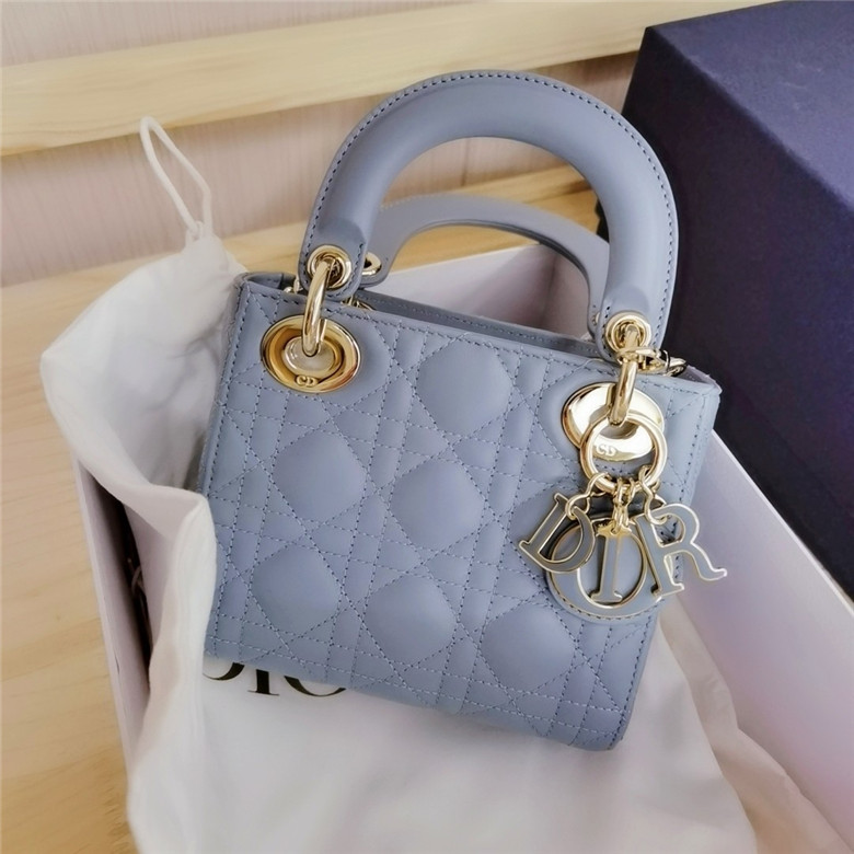 DIOR 戴妃三格 baby blue