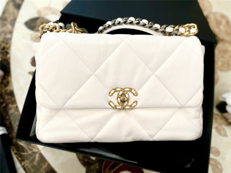 新入手的Chanel 中号19小可爱（购于广州太古汇）