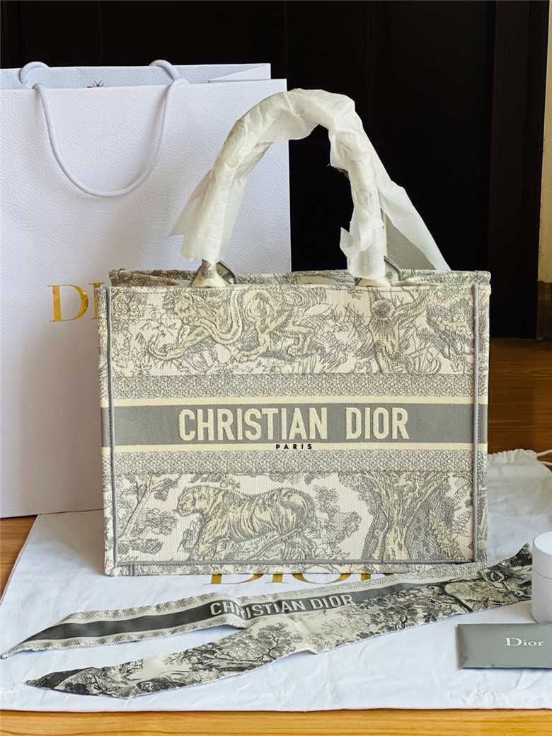 Dior 托特动物园