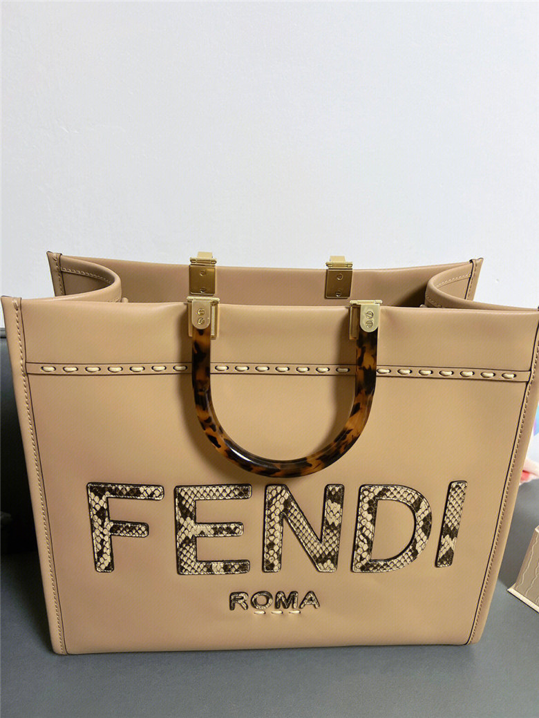 人生中第一个大牌包包｜fendi 拼蛇皮托特