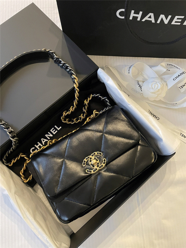 巴黎老佛爷walk in chanel 19bag