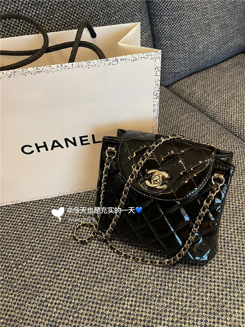 在东京买到Chanel 最新款包包啦🖤幸运爆棚！